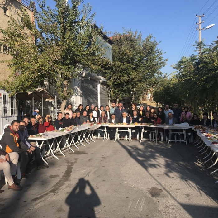 Haluk Levent’in ceketini satın alıp Çiğdem hanıma destek oldular